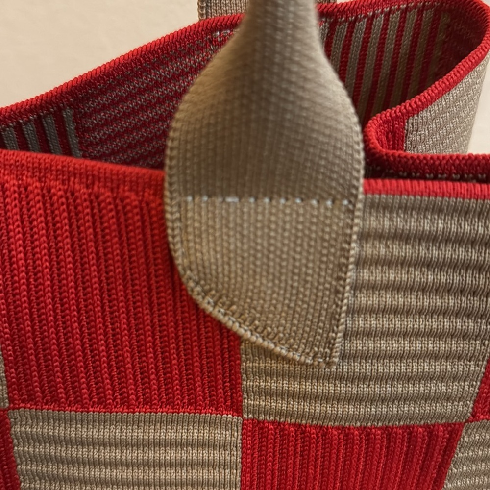 NWT Rothy’s lightweight tote bag in red and tan check pattern, no longer sold - Picture 9 of 10
